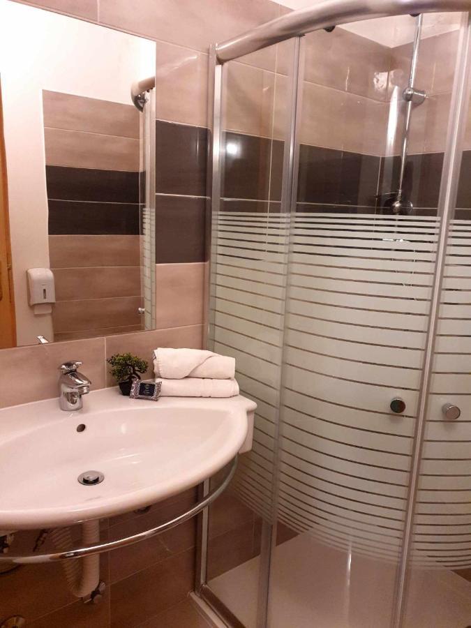 Hotel Lohovo Бихач Экстерьер фото
