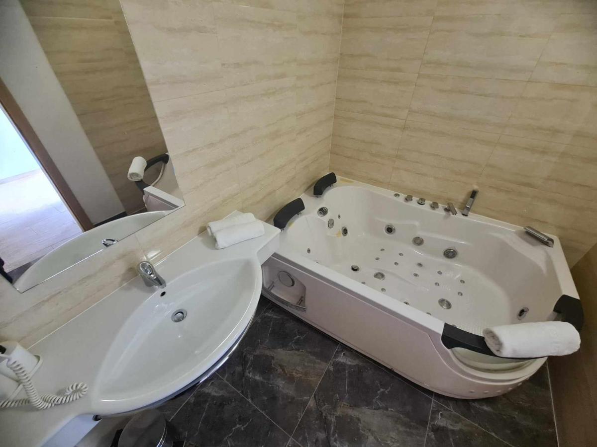 Hotel Lohovo Бихач Экстерьер фото