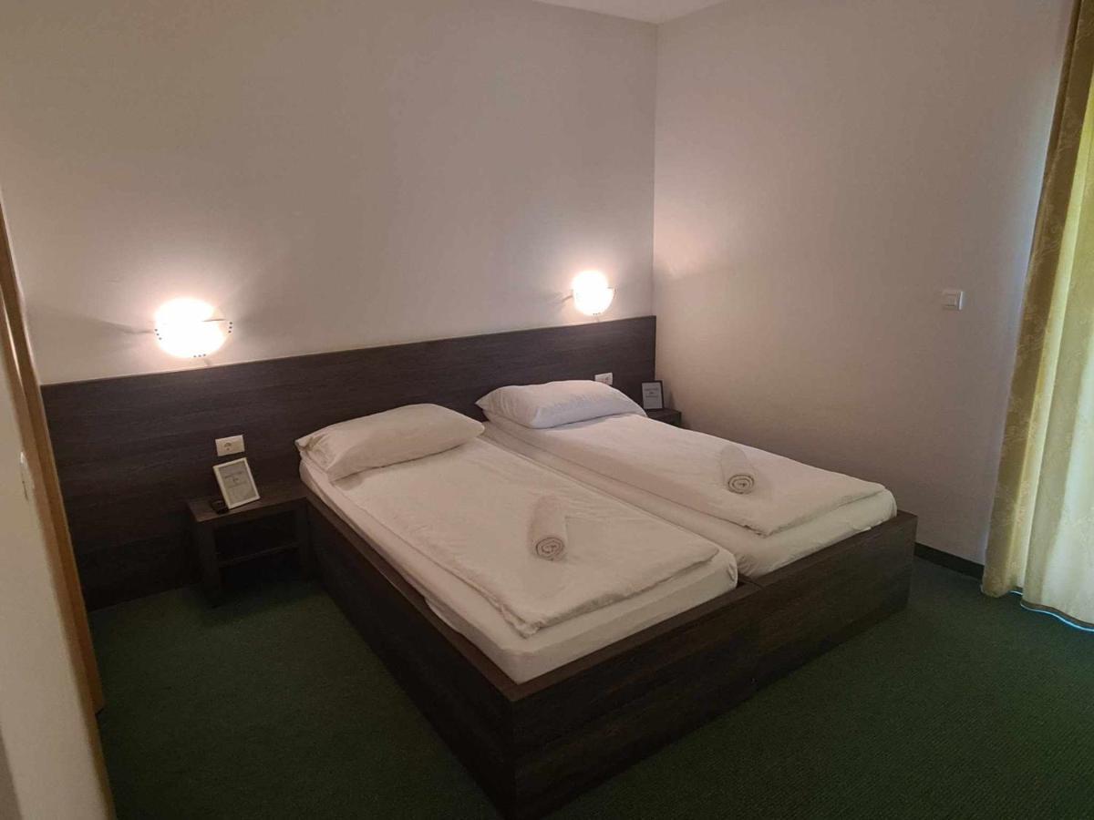 Hotel Lohovo Бихач Экстерьер фото