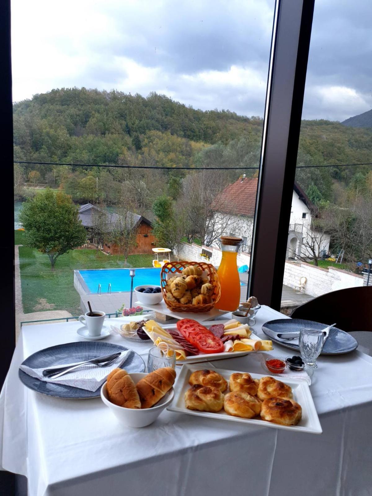 Hotel Lohovo Бихач Экстерьер фото